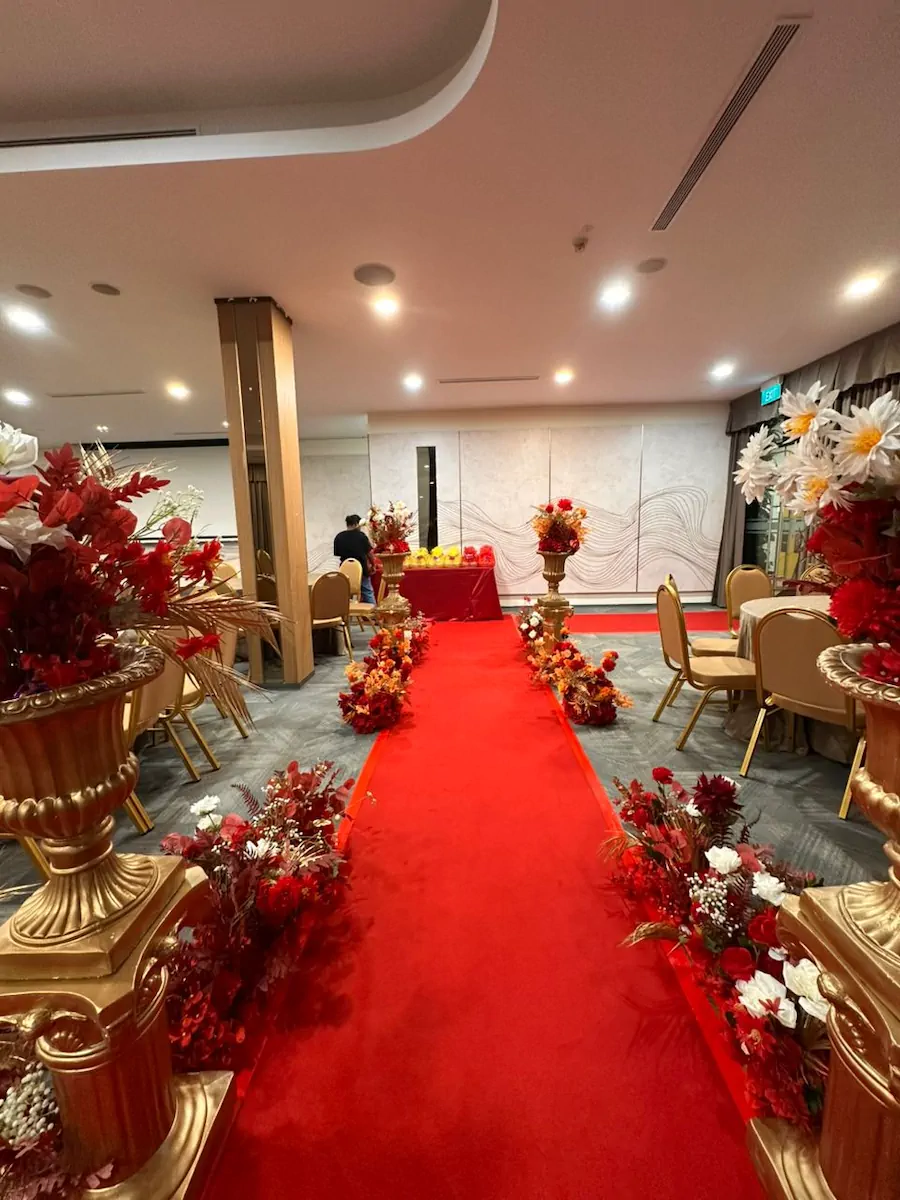 Red-carpet walkway